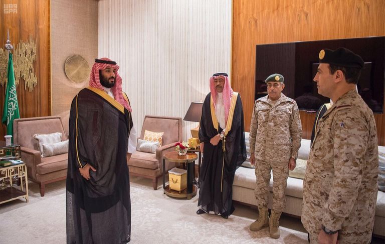ولي العهد السعودي يقلد قائد القوات البحرية رتبته الجديدة