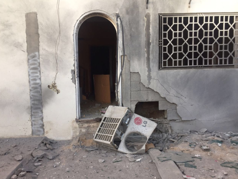 آثار سقوط المقذوفات الحوثية على مدينة نجران