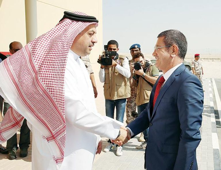 وزير الدفاع التركي مع نظيره القطري