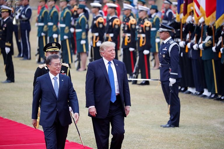 ترامب ومون جيه- إن (أ. ف. ب)