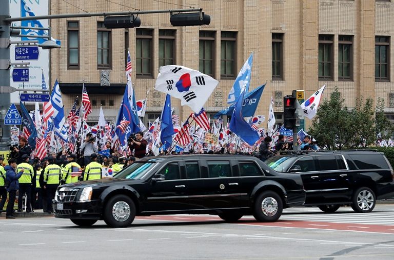 ترامب ومون جيه- إن (أ. ف. ب)