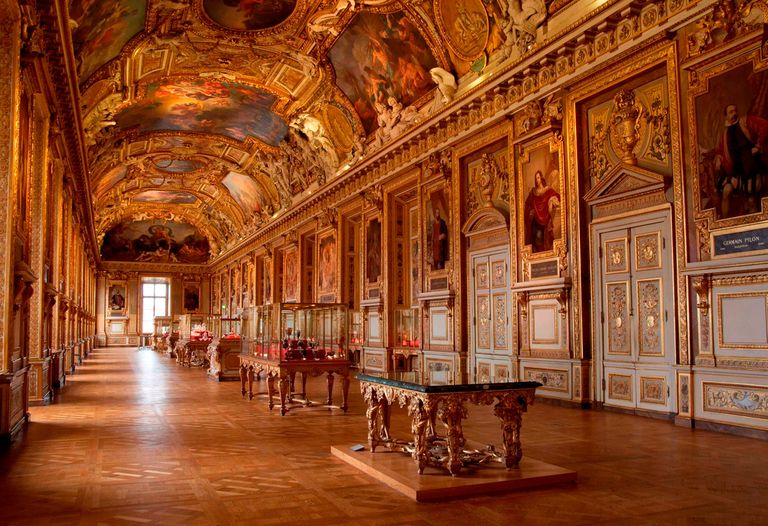 متحف اللوفر بفرنسا