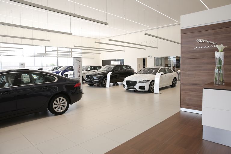 "جاكوار لاند روفر" تطلق هويتها المؤسسية الجديدة "ARCH"