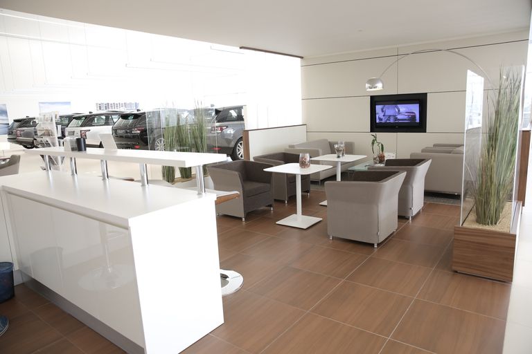 "جاكوار لاند روفر" تطلق هويتها المؤسسية الجديدة "ARCH"