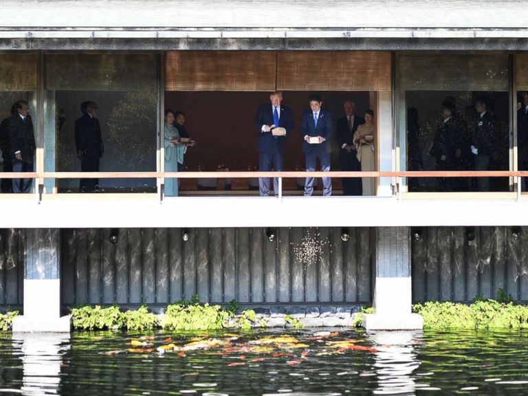 ميلانيا تعلمت الخط الياباني في مدرسة ابتدائية هناك