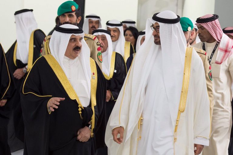 الشيخ محمد بن راشد والشيخ محمد بن زايد والرئيس الفرنسي وزوجته