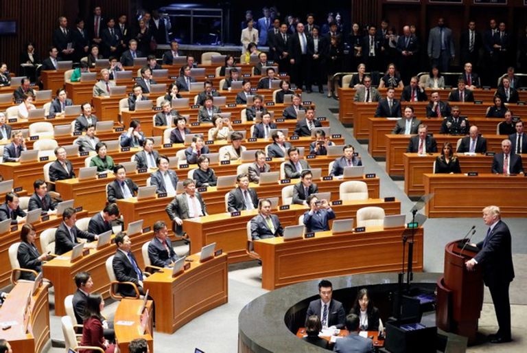 الرئيس الأمريكي يلقي كلمته أمام برلمان كوريا الجنوبية