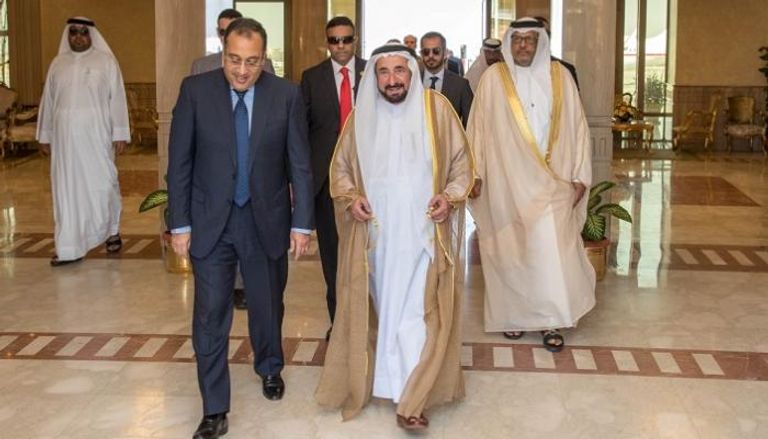 الشيخ سلطان القاسمي خلال زيارته لمعهد الأورام