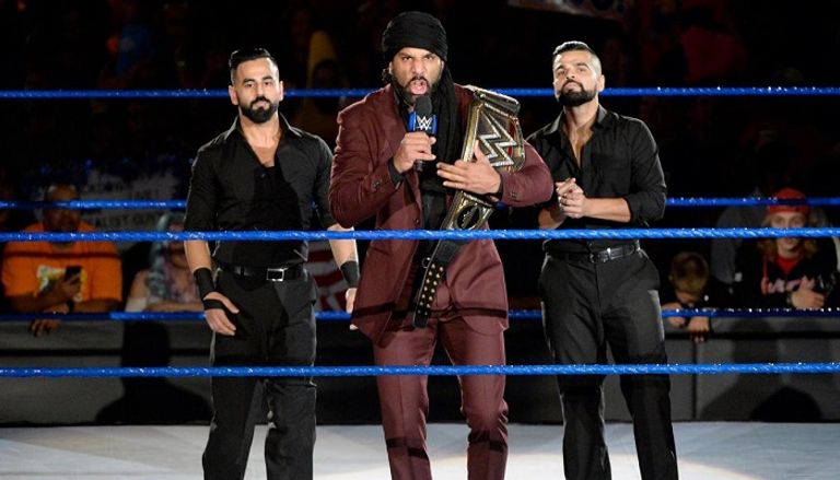 جيندر ماهال يرفع حزام بطولة WWE بعد تدمير ستايلز