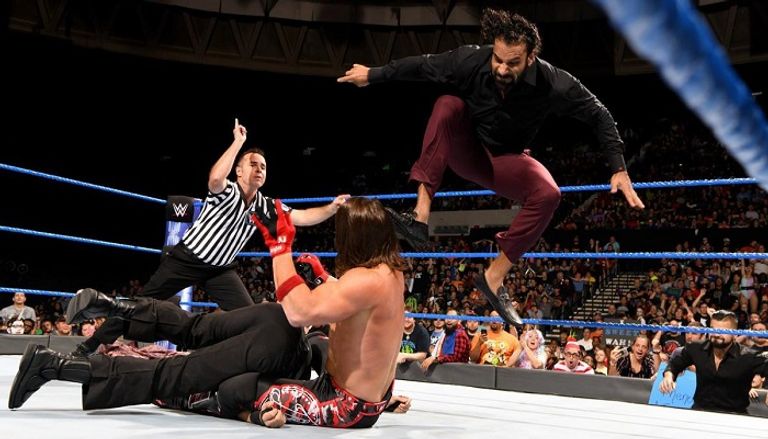 جيندر ماهال يرفع حزام بطولة WWE بعد تدمير ستايلز