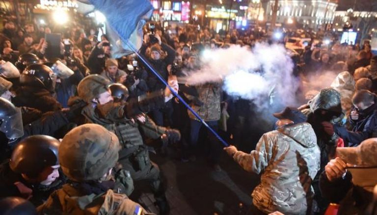 مظاهرات في أوكرانيا ضد روسيا (أ.ف.ب)