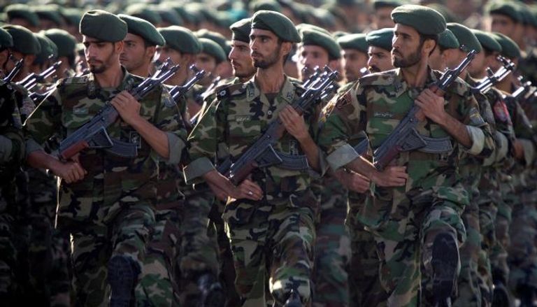 الحرس الثوري الإيراني خلال عرض عسكري (رويترز)
