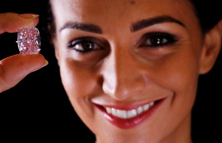 حجر ألماس وردي