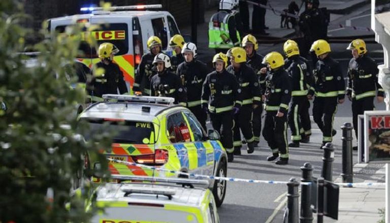 الشرطة البريطانية في موقع تفجير استهدف محطة قطار (أرشيف)
