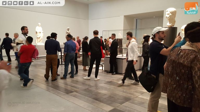 إقبال جماهيري كثيف في اليوم الأول لافتتاح اللوفر أبوظبي