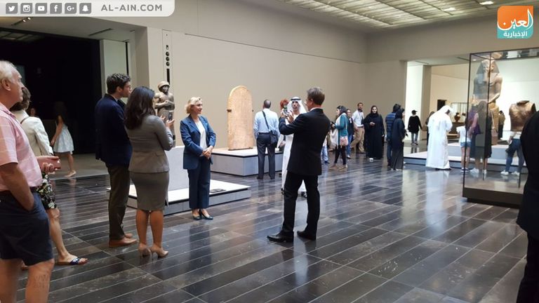 إقبال جماهيري كثيف في اليوم الأول لافتتاح اللوفر أبوظبي
