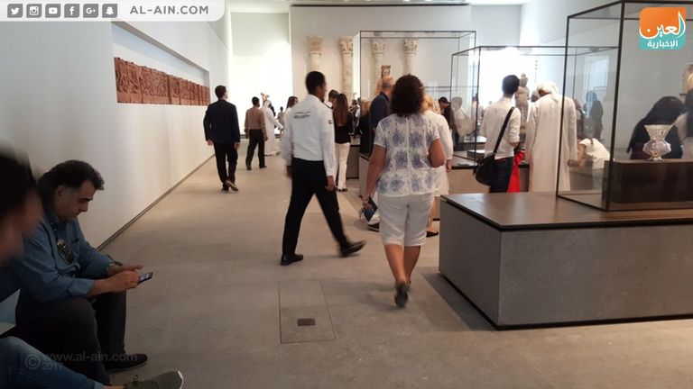 إقبال جماهيري كثيف في اليوم الأول لافتتاح اللوفر أبوظبي