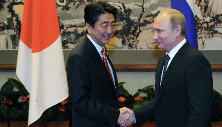 الرئيس الروسي ورئيس الوزراء الياباني- (أرشيفية)
