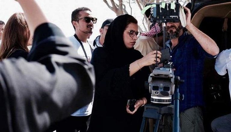 عائشة الزعابي خلال تصوير الفيلم