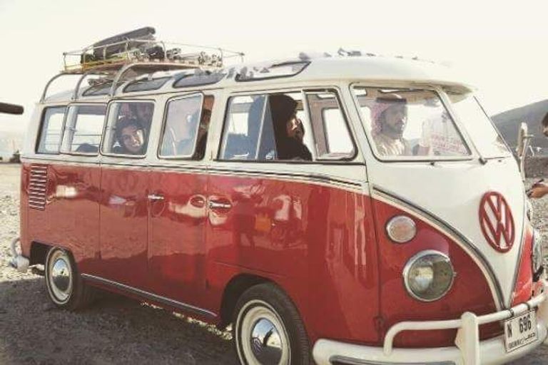 عائشة الزعابي خلال تصوير الفيلم