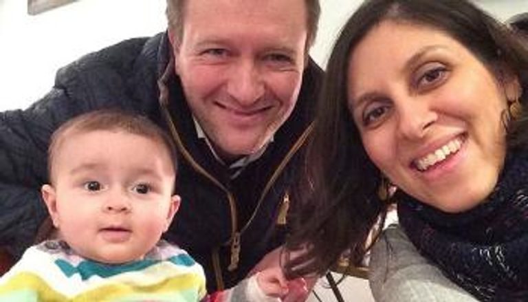 نازانين زاخاري مع طفلها