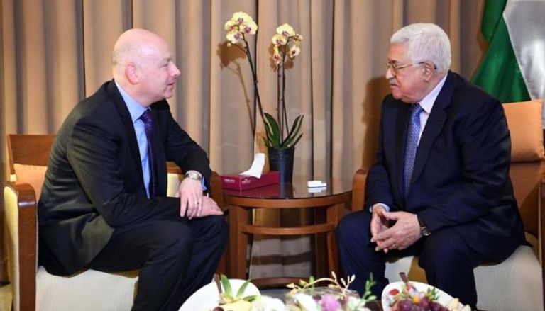 لقاء سابق بين الرئيس الفلسطيني أبومازن ومبعوث ترامب جيسون جرينبلات