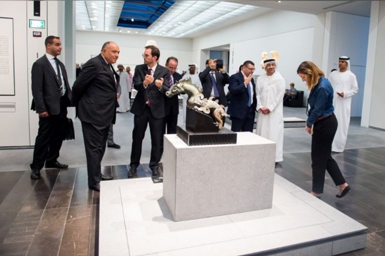 الشيخ عبد الله بن زايد وسامح شكري خلال زيارتهما للمتحف