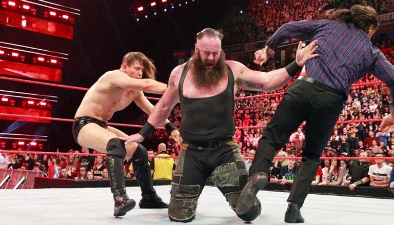 برون سترومان يهوي بكين على أرض الحلبة