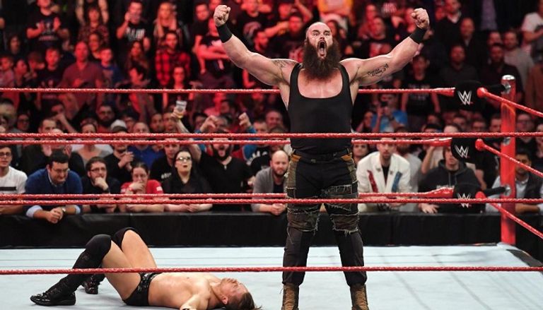 برون سترومان يهوي بكين على أرض الحلبة