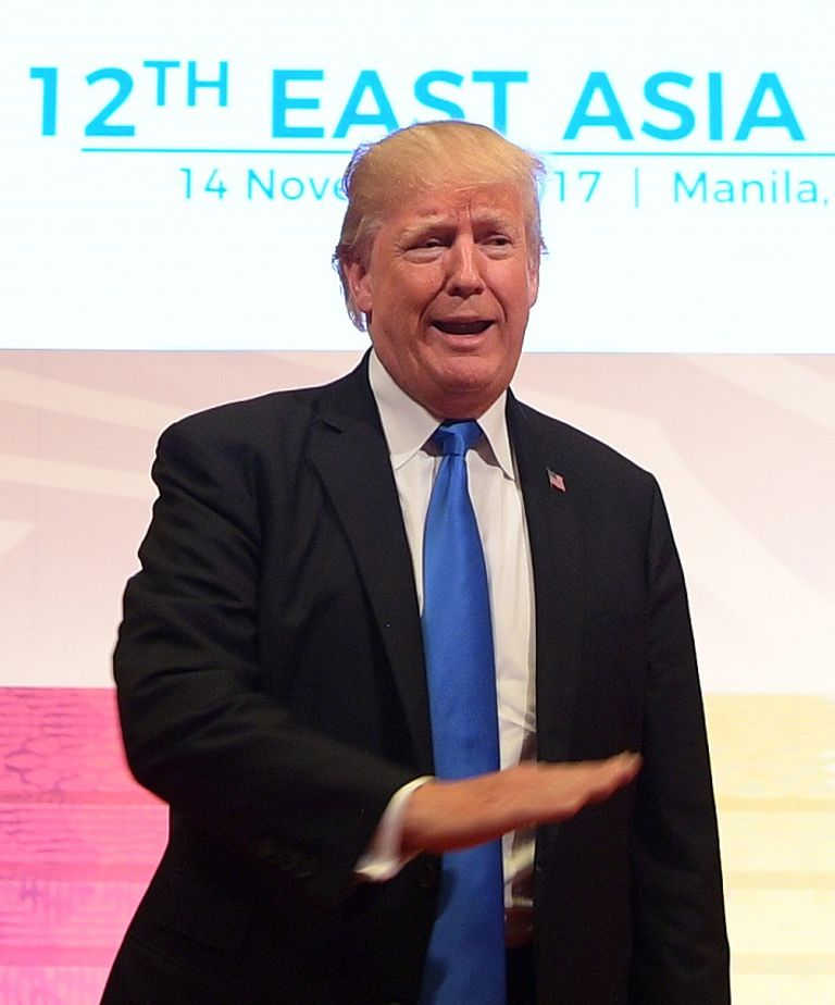 ترامب ووزير خارجيته في افتتاح قمة آسيان - أ. ف. ب