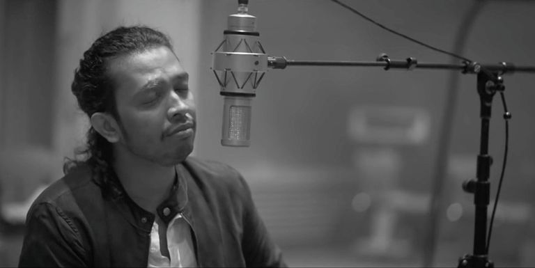 المطرب الهندي نكاش عزيز