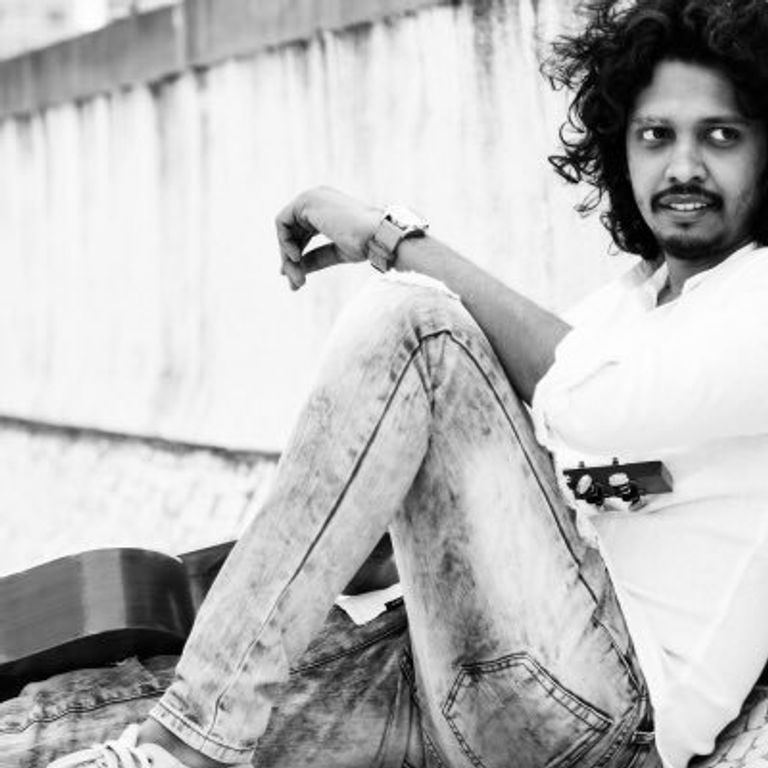 المطرب الهندي نكاش عزيز