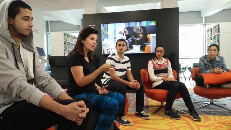 منى الشايب وعمر طاهر مع ضيوف "الدنيا بعيوننا" في مكتبة معهد جوته