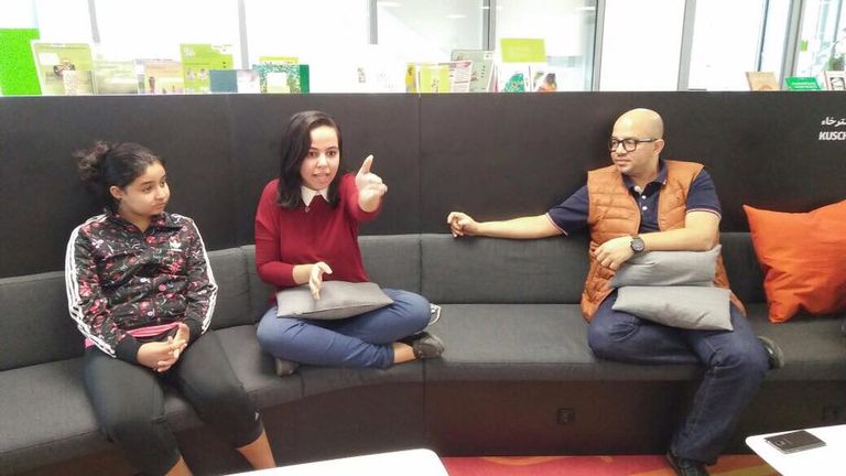 منى الشايب وعمر طاهر مع ضيوف "الدنيا بعيوننا" في مكتبة معهد جوته