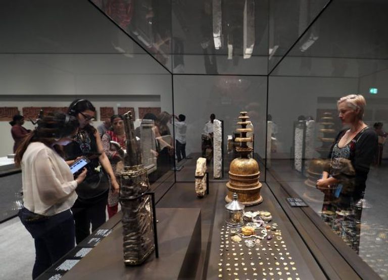 إحدى قاعات اللوفر أبوظبي