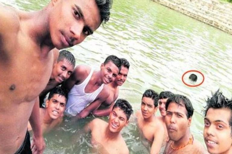 "السيلفي" يودي بحياة الكثيرين في الهند