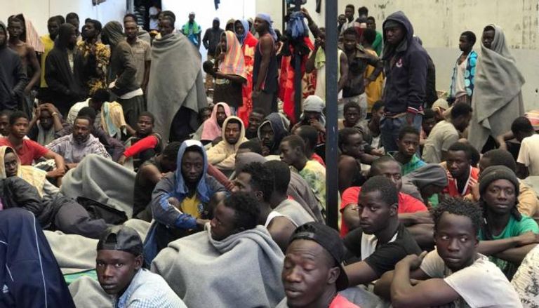 آلاف المهاجرين يعبرون ليبيا سنويا