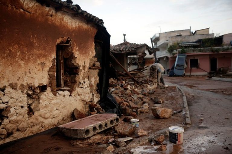 أمطار غزيرة قرب أثينا