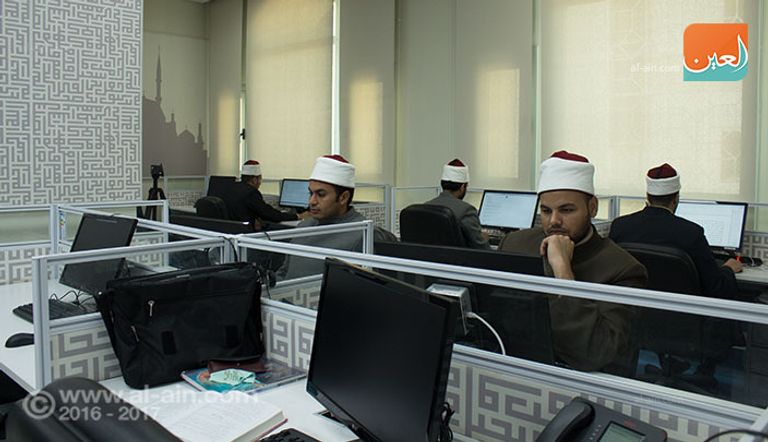 الطيب ومكرم خلال لقائهما حول دور الإعلام في حفظ استقرار المجتمع