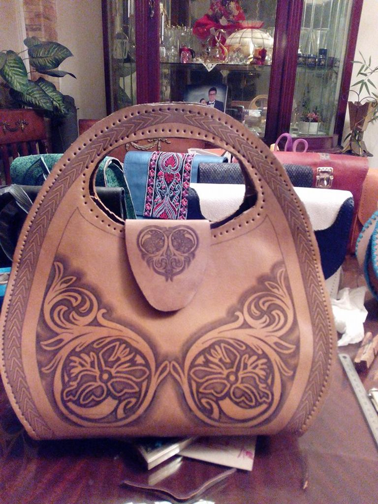 مصممة الجلود المصرية سحر البراموني