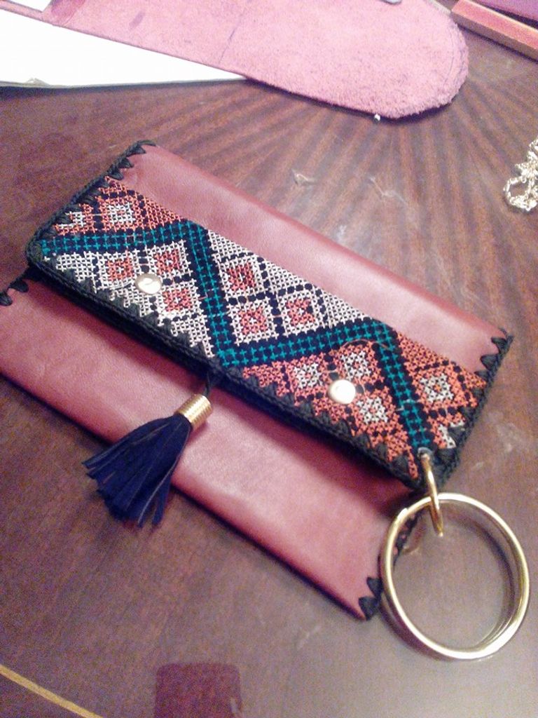 مصممة الجلود المصرية سحر البراموني