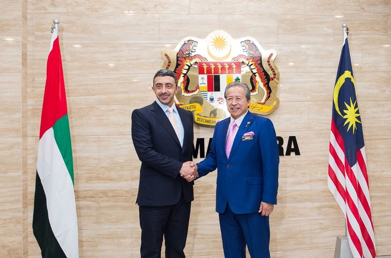 الشيخ عبدالله بن زايد آل نهيان مع رئيس الوزراء الماليزي