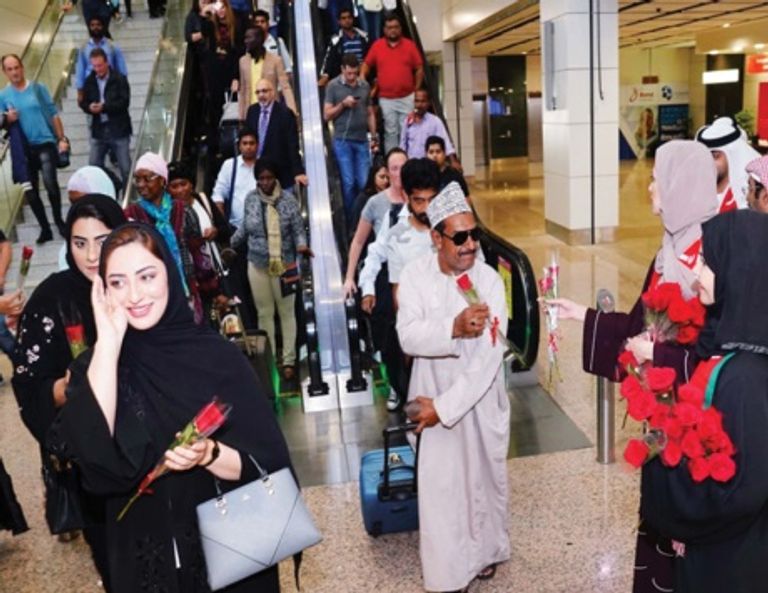 استقبال المسافرين العمانيين بحفاوة بالغة
