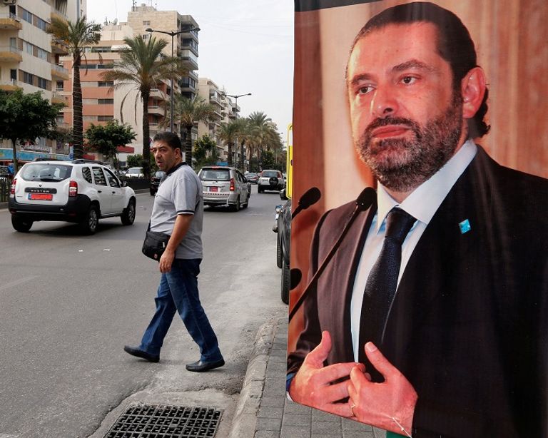 لافتات دعم الحريري زينت شوارع لبنان - رويترز