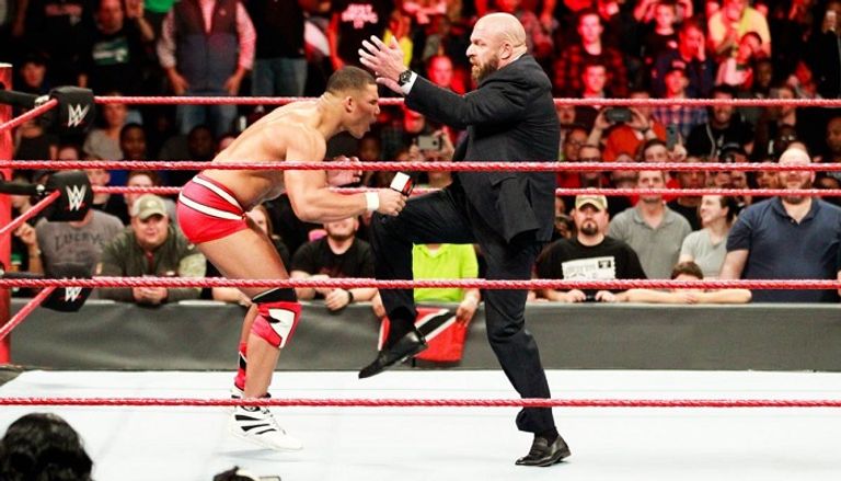 تربل إتش يعلن انضمامه إلى فريق "رو"