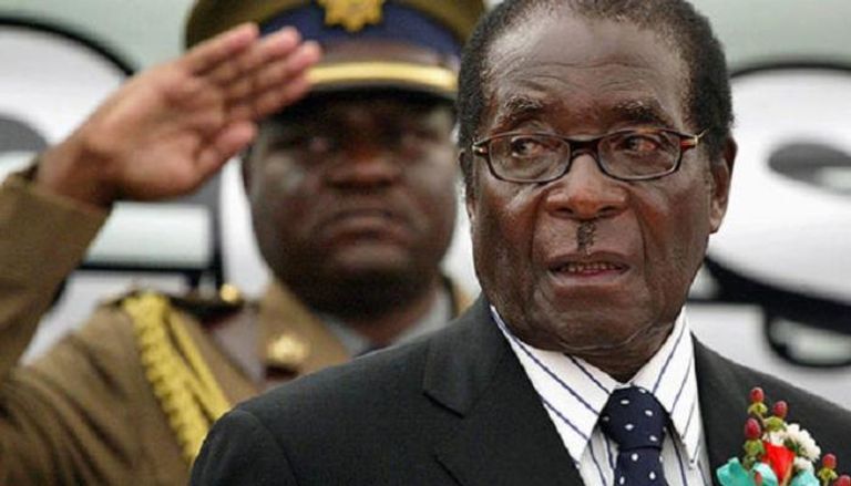 آليات عسكرية في شوارع العاصمة هراري- أ.ف.ب