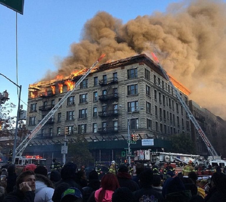 موقع الحريق في منهاتن