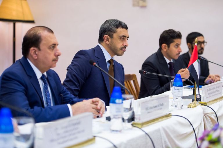 الشيخ عبد الله بن زايد ووزير خارجية سريلانكا يوقعان مذكرة التفاهم