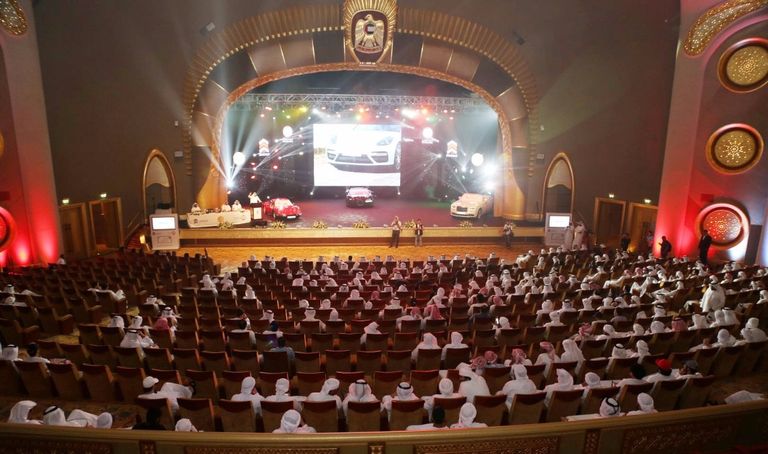 جانب من المزاد على أرقام اللوحات المميزة