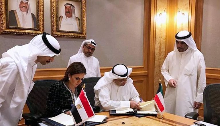 أثناء توقيع الاتفاق بين مصر والصندوق الكويتي